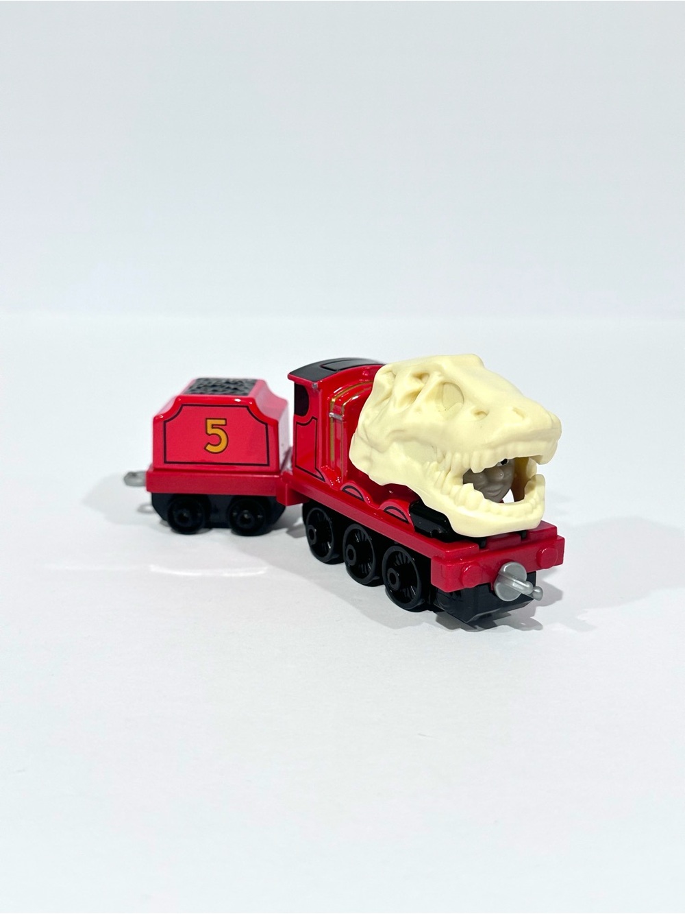 Thomas & Friends Adventures Talking Dino Discovery James with Tender Diecast